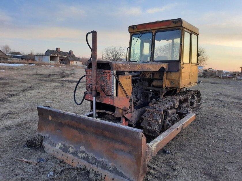 Гусеничный трактор дт75 бульдозер