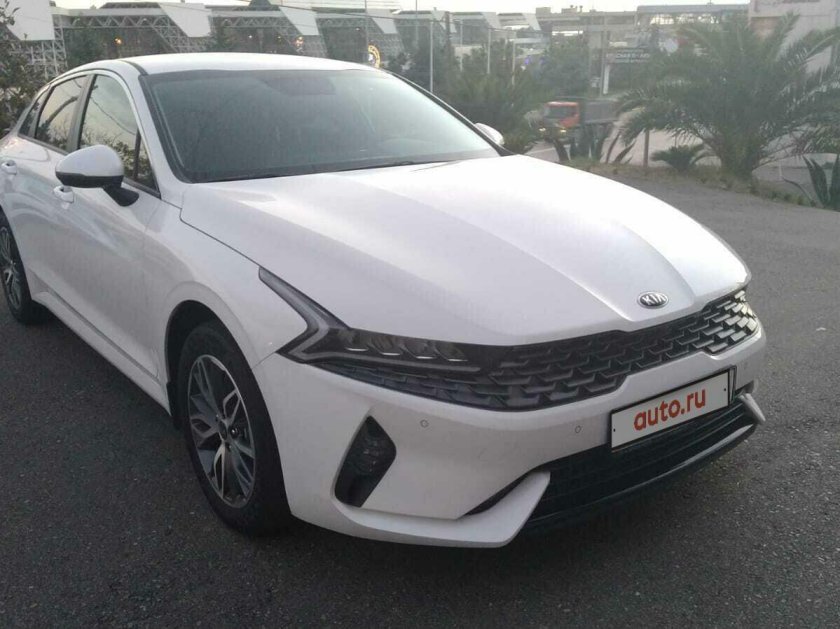 Белая киа к 5