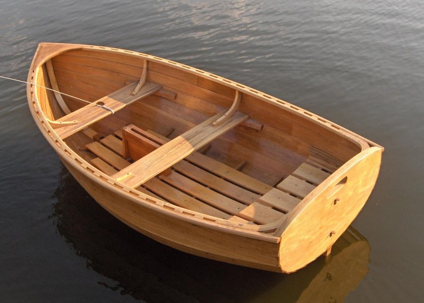 Лодка Dinghy