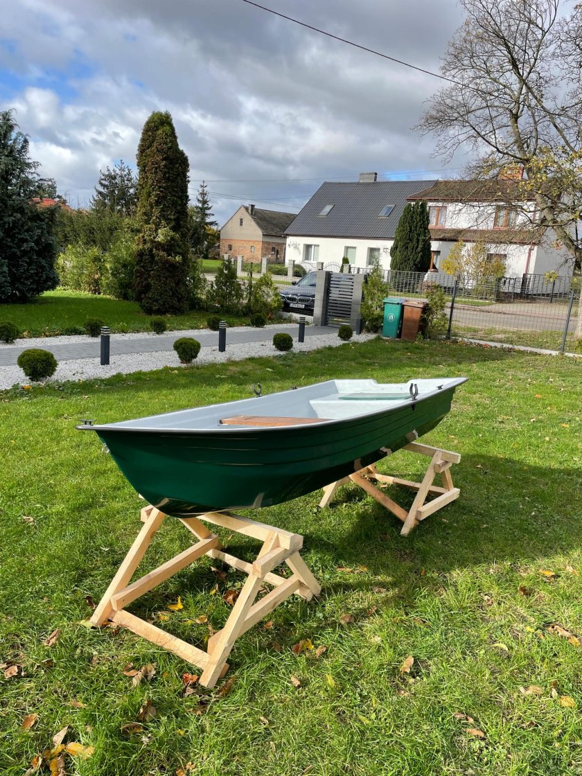 Гребная лодка