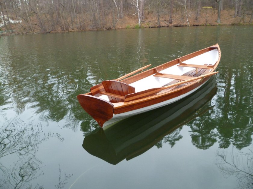 Прогулочная лодка спринт