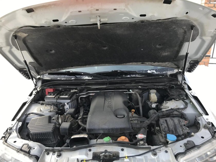 Suzuki Grand Vitara 2006 под капотом
