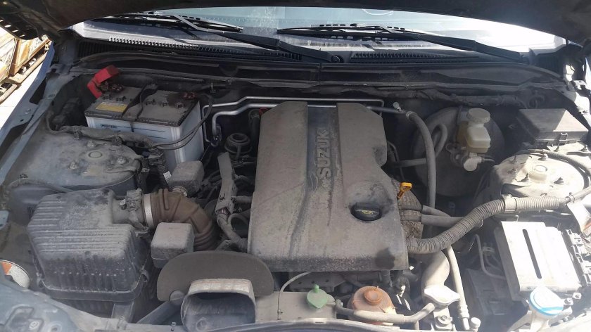 Моторный отсек Гранд Витара 2.0