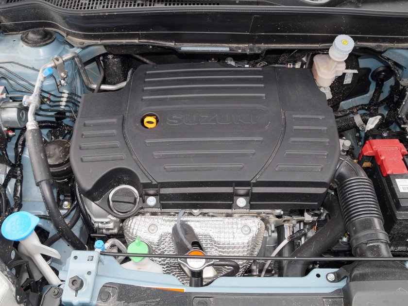 Моторный отсек Сузуки Гранд Витара