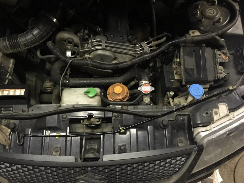 Концевик капота Сузуки Гранд Витара