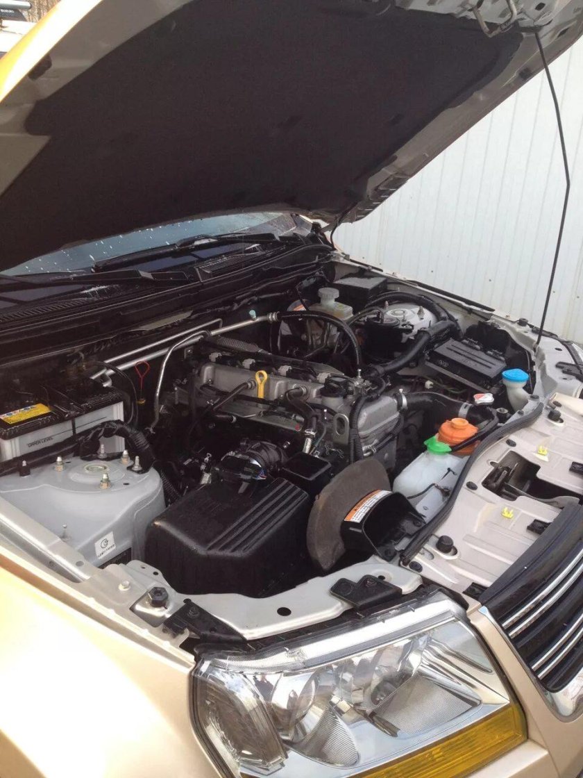 Подкапотное пространство Suzuki Grand Vitara