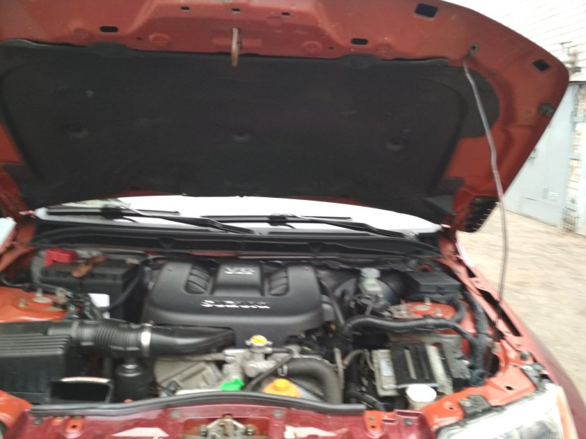 Suzuki Grand Vitara 2007 под капотом