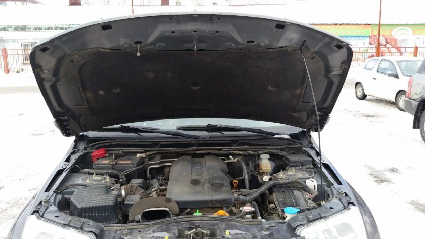 Обшивка капота Suzuki Grand Vitara