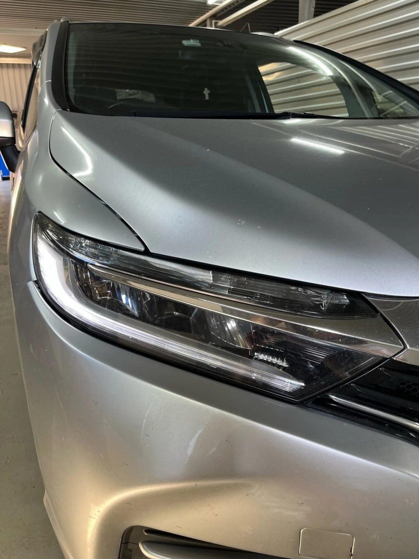 Реакция на фару стекло