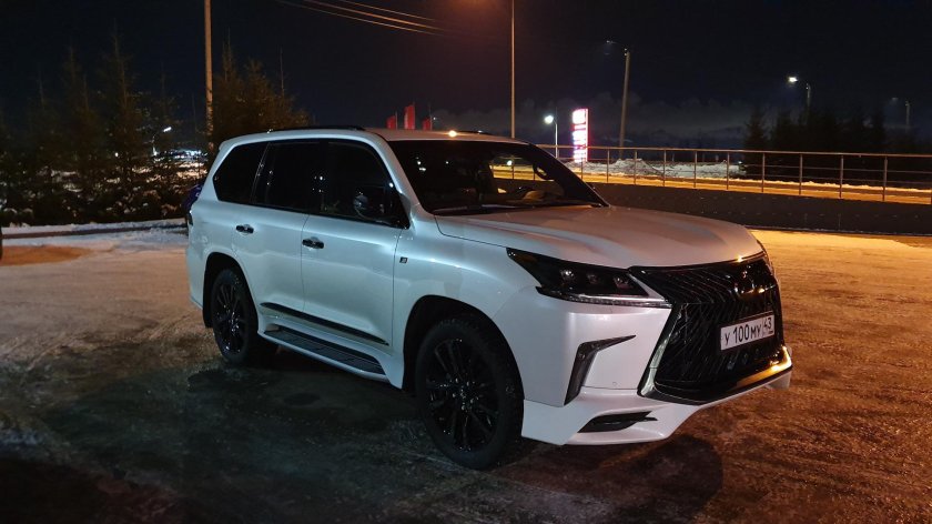 Lexus LX 570 Black Vision