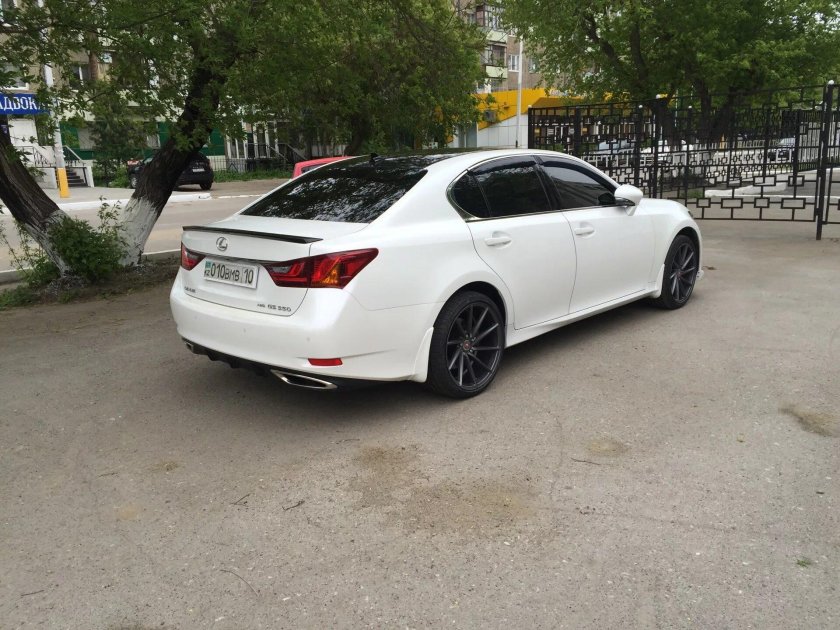 Лексус GS 350 черная крыша