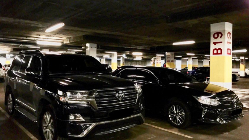 Toyota Land Cruiser 200 черный