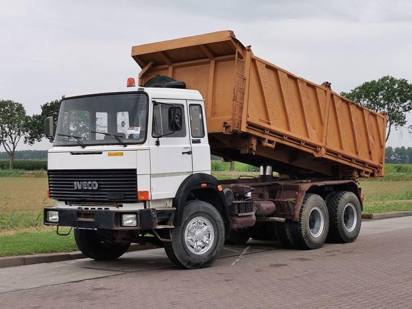 Самосвал в профиль