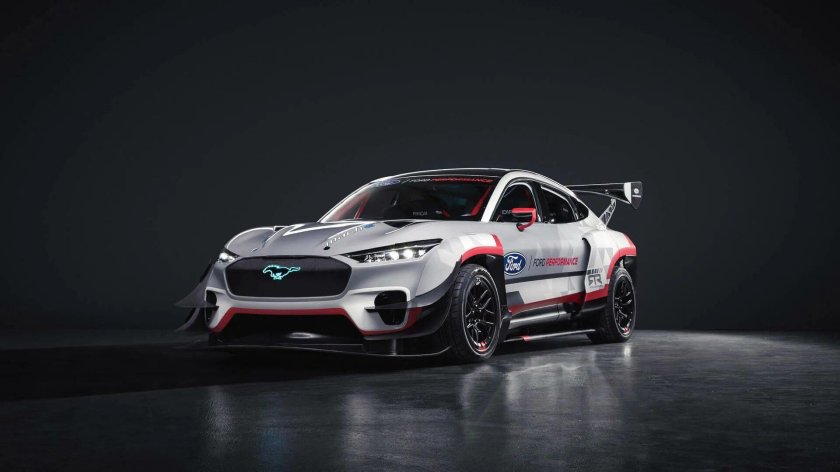 Форд Мустанг Mach-е