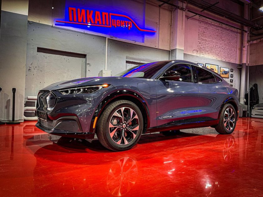 Ford Mustang Mach-e 98 KWH