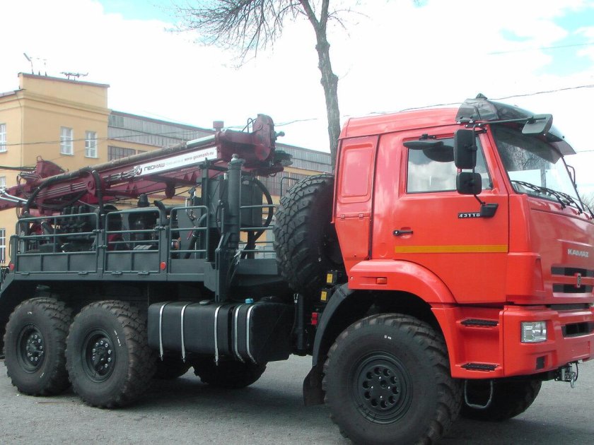 Камаз 43118 буровая