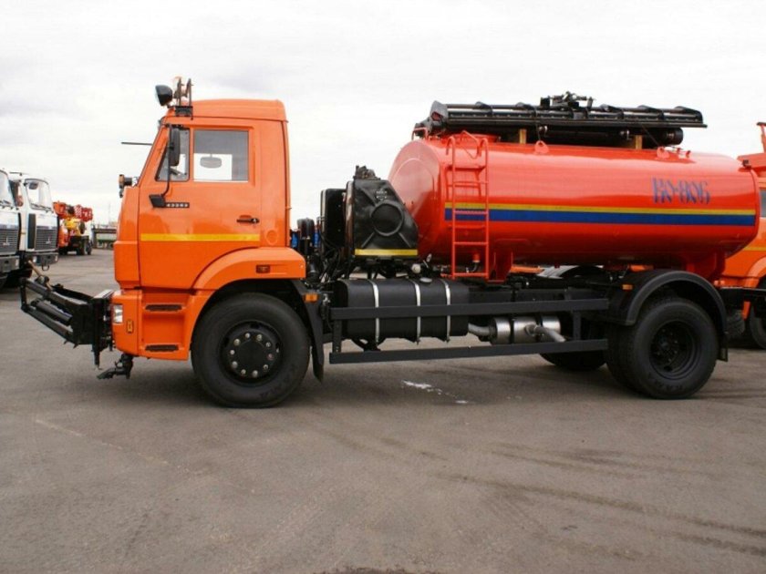 Поливомоечная машина ко-806