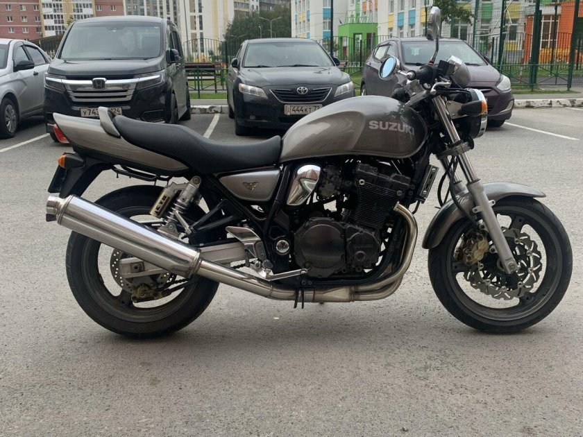 Suzuki gsx 750 inazuma