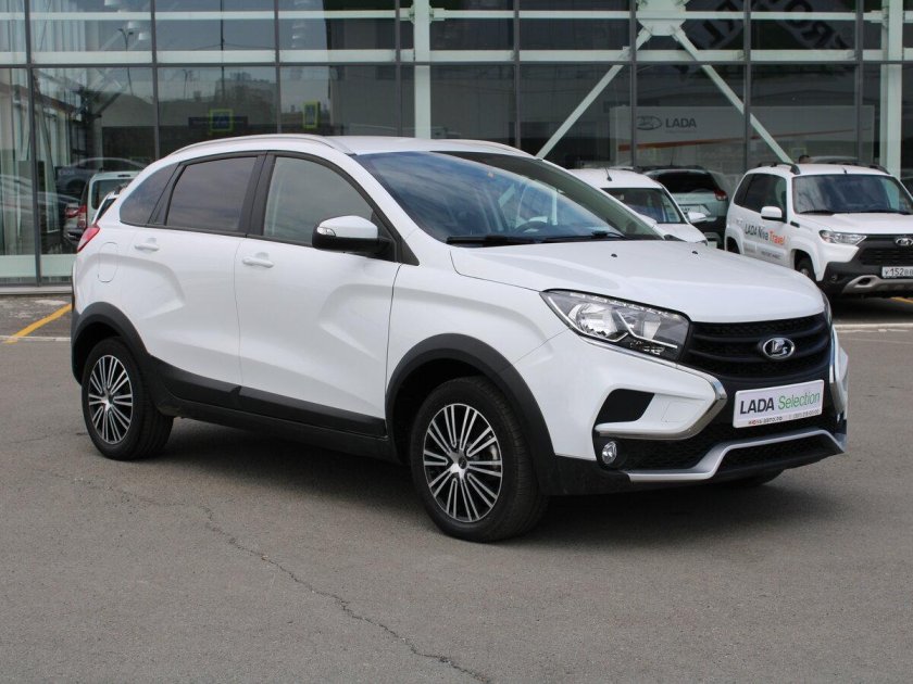 Lada XRAY Cross белый