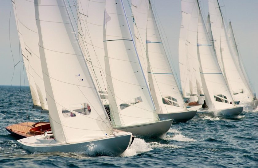 Парусная яхта дракон