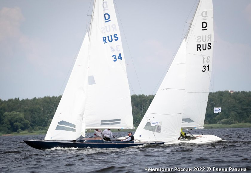 Гоночная яхта дракон