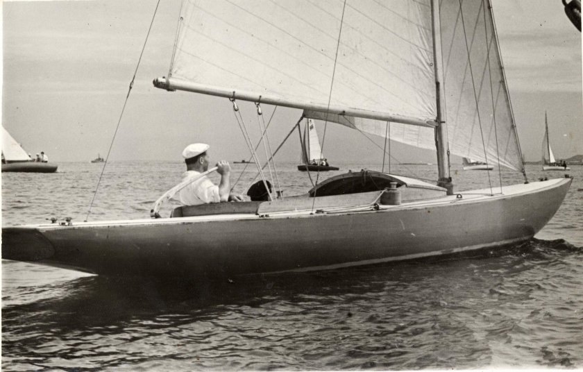 Парусный швертбот