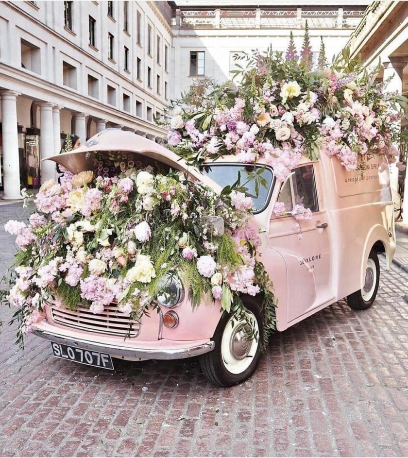 Автомобиль в цветах