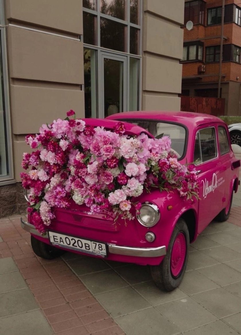 Машина и цветы