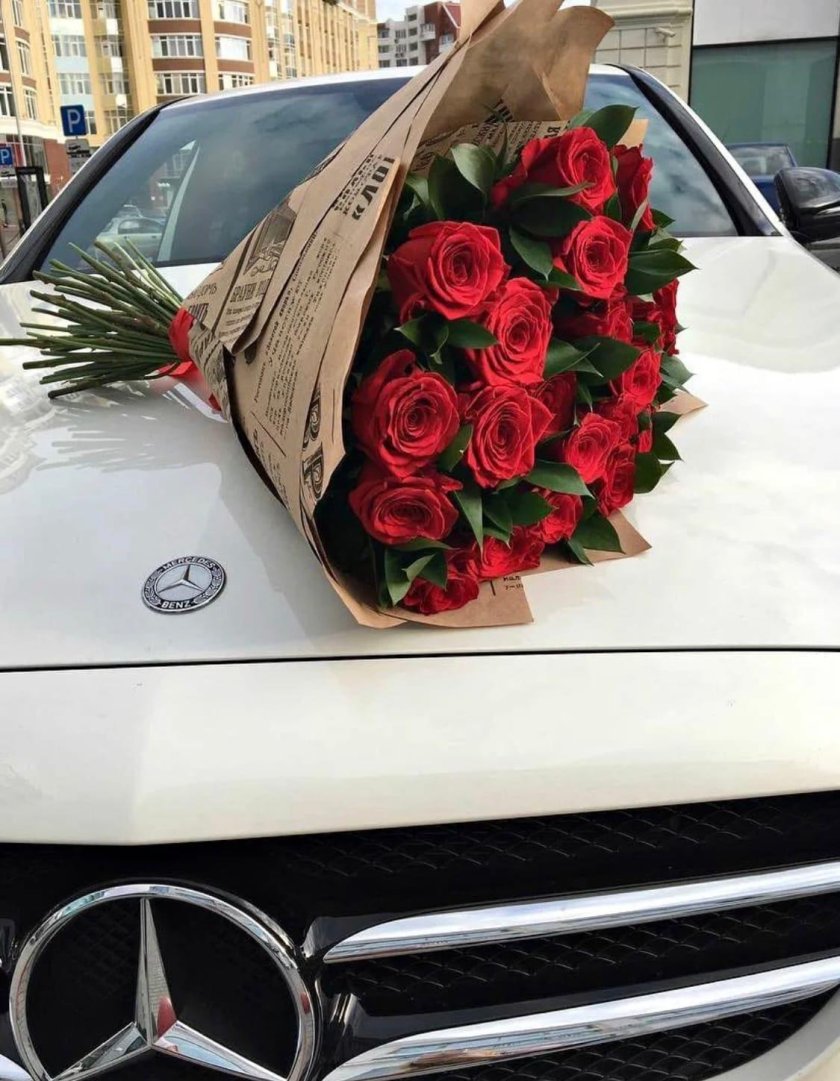 Шикарный букет в машине