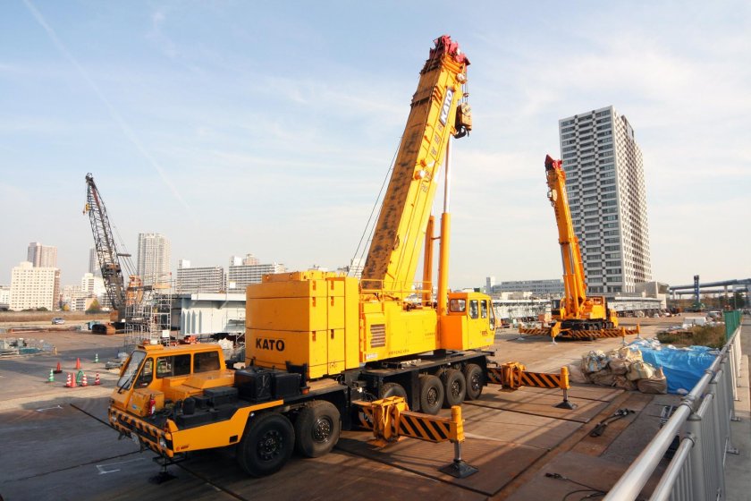 Кран като 150 тонн