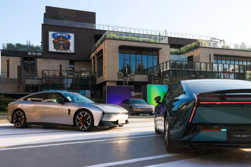 Китайский электромобиль hiphi