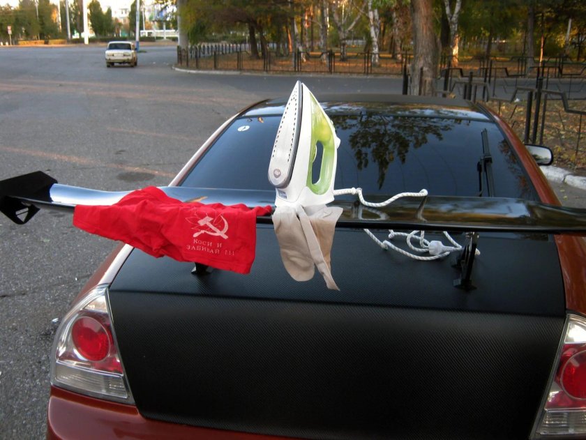 Спойлер на машине