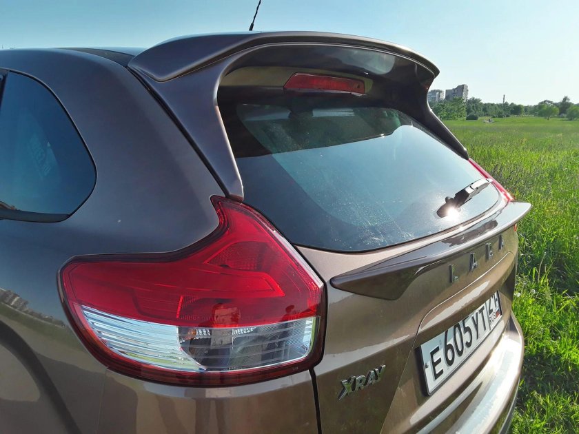 Спойлер чистое стекло Калина 2 универсал