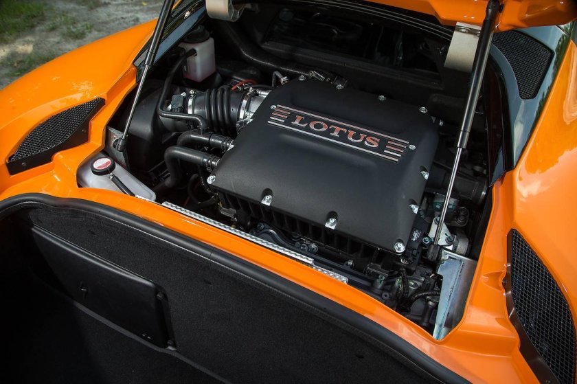Чьи двигатели ставили на Lotus автомобиль