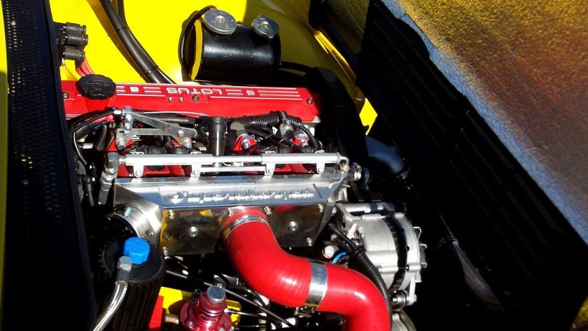 Lotus Esprit двигатель