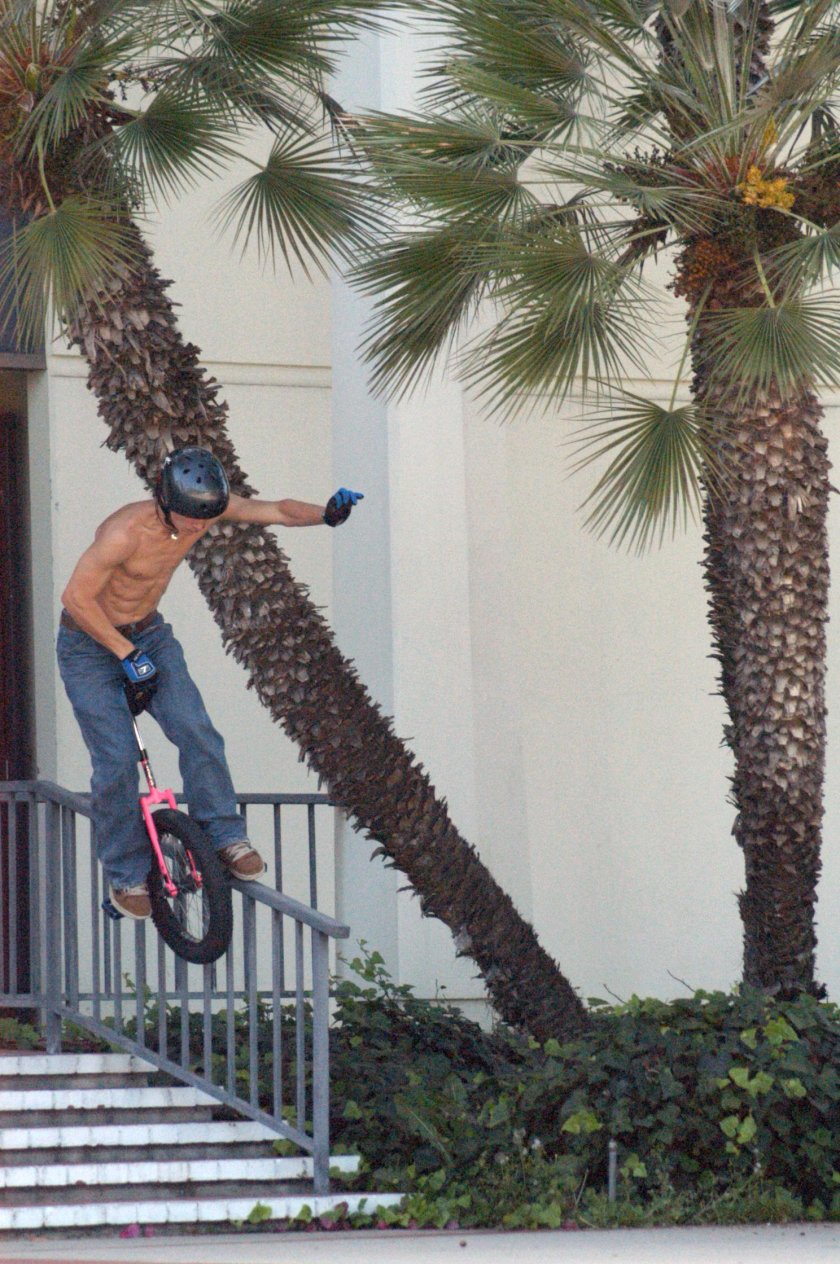 Одноколесный велосипедист из города Пушкино Московской области