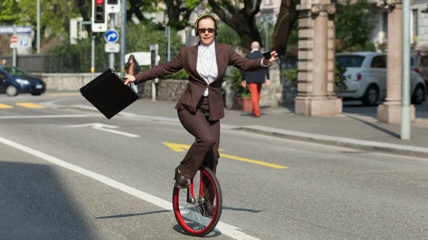 Моноцикл в цирке