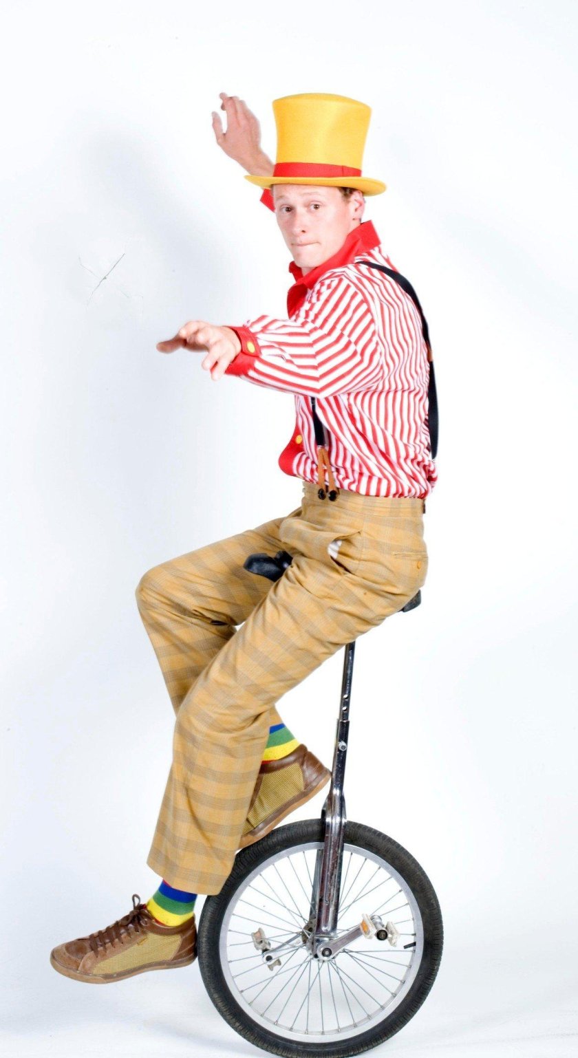 Цирковой одноколесный велосипед