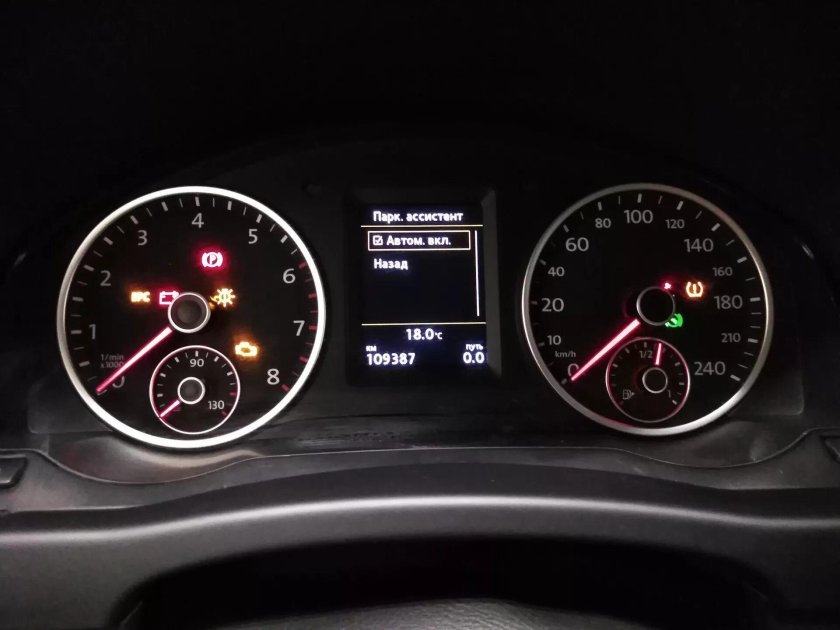 Приборная панель Тигуан 1