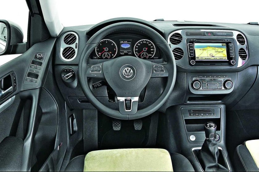 VW Tiguan 2010 торпеда