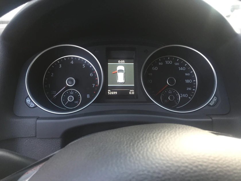 Приборка Тигуан 1