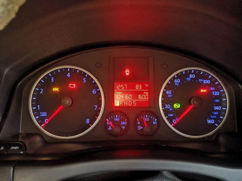 Приборная панель Тигуан 1