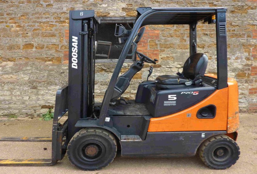 Автопогрузчик Doosan d15s-5