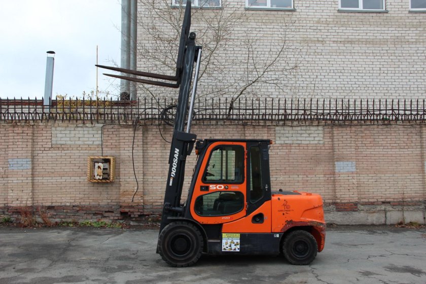 Вилочный погрузчик Doosan d50sc-5