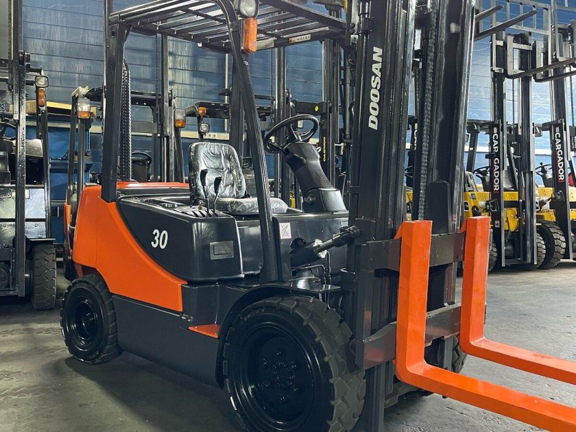 Вилочный погрузчик toyota