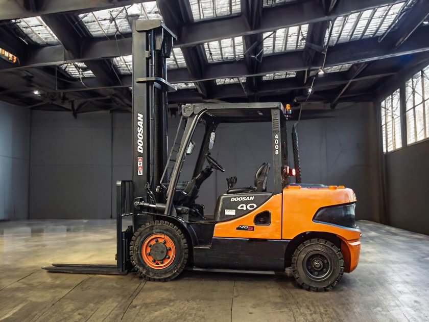 Вилочный погрузчик toyota