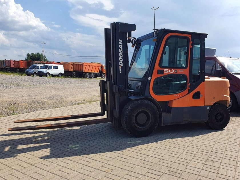 Погрузчик Doosan d50sc-5