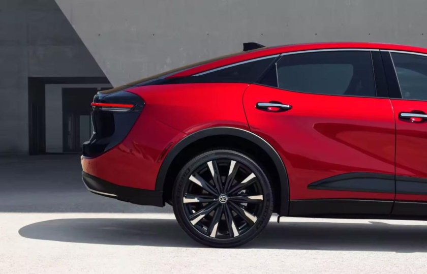 Crow Toyota sedan 2024