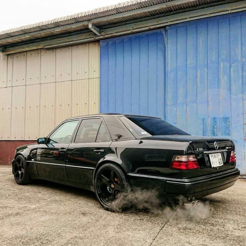 Mercedes-Benz w124 черный