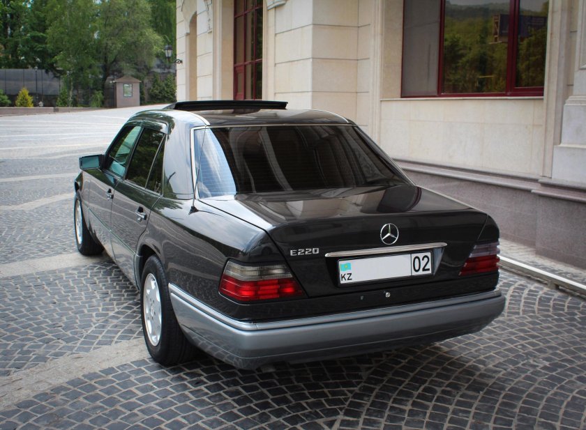 Mercedes Benz w124 e280